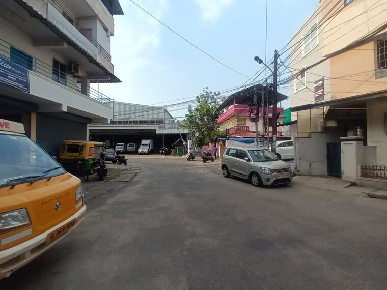  Parking, ravipuram Commercial Warehouse 300 Sq.Ft. In Ravipuram Kochi 10064552