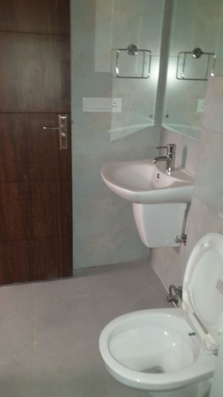Bathroom, sector 30 2 Bedroom 1000 Sq.Ft. Builder Floor In Sector 30 Gurgaon 10064557