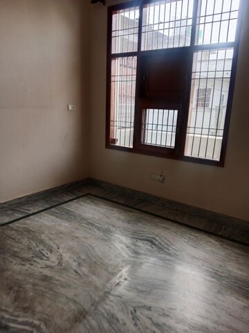 Room in 2.5 BHK Builder Floor at Huda – for Rent