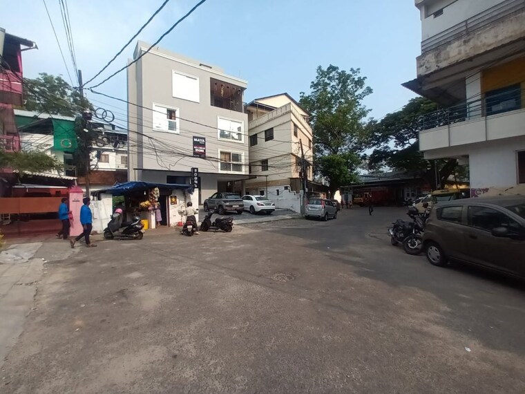  Parking, ravipuram Commercial Shop 300 Sq.Ft. In Ravipuram Kochi 10064559