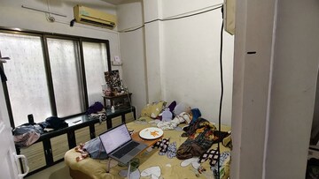 Bedroom in 1.5 BHK Apartment at Goregaon East – for Rent