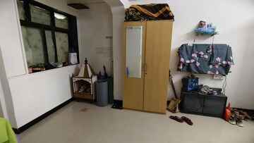 Room in 1.5 BHK Apartment at Goregaon East – for Rent