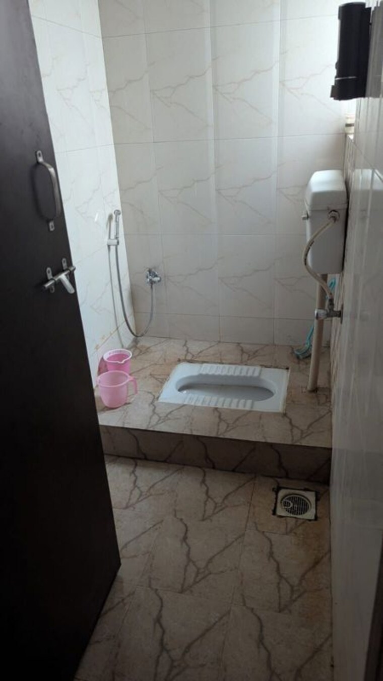 Bathroom, karan-ceto 2 Bedroom 950 Sq.Ft. Apartment In Wadgaon Sheri Pune 10064582