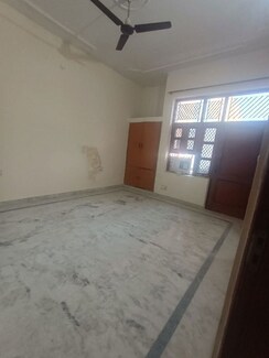 2 BHK + Pooja Room Builder Floor For Rent in RWA Apartments Sector 50