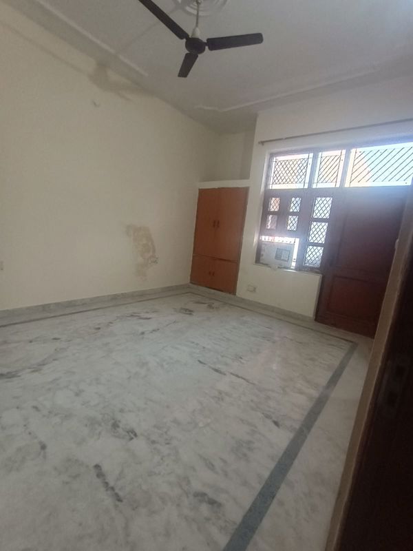 2 BHK + Pooja Room Builder Floor For Rent in RWA Apartments Sector 50