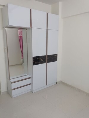 Room in 2 BHK Apartment at Signature Global The Millennia, Sector 37d – for Rent