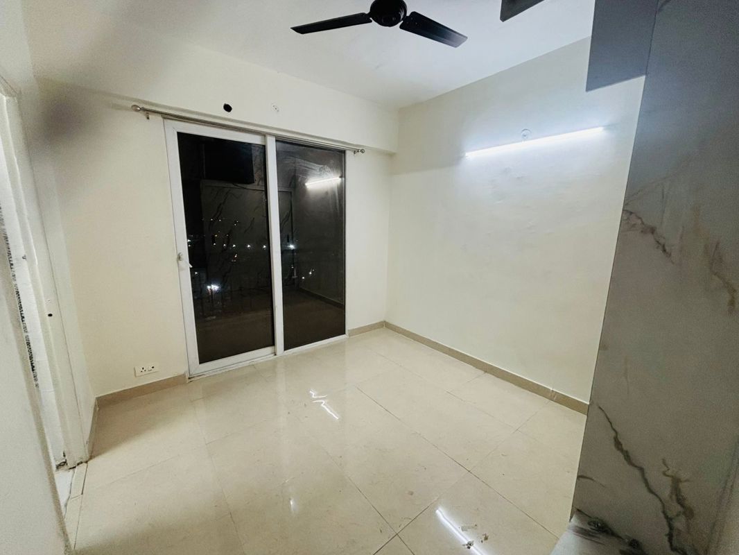2 BHK Apartment For Rent in Signature The Millennia 3
