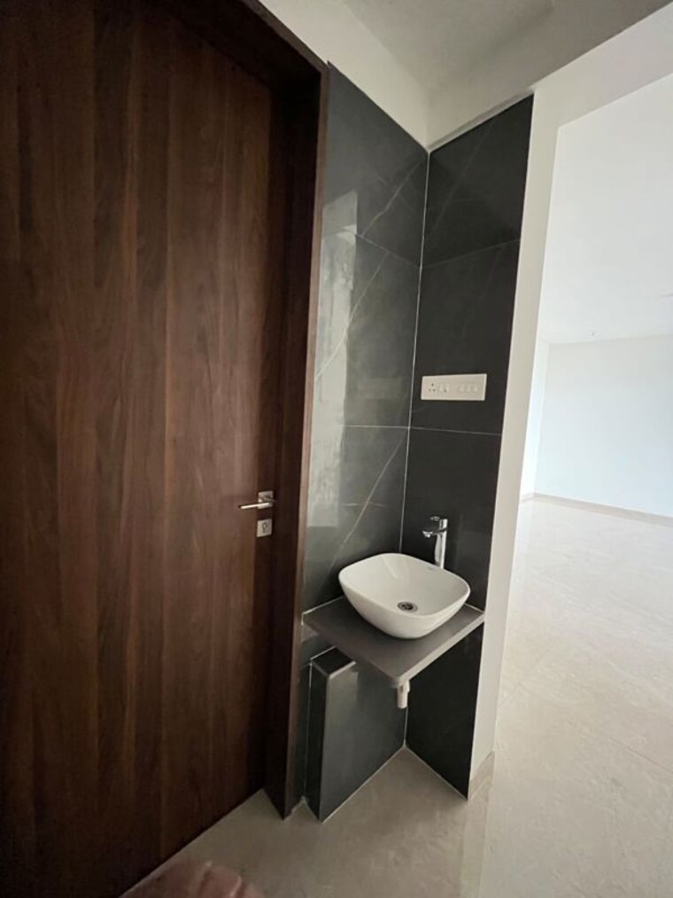 Bathroom, yashada-vivanta-vantage-twenty-one 3 Bedroom 1092 Sq.Ft. Apartment In Pimpri Pune 10064708