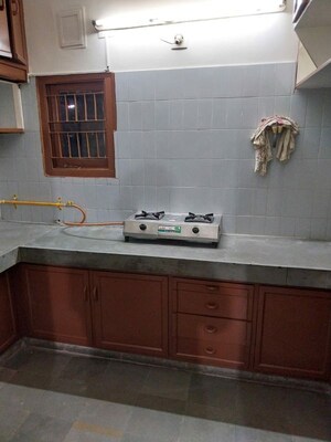 Furnished Amenities in 3 BHK Penthouse at Thaltej – for Rent