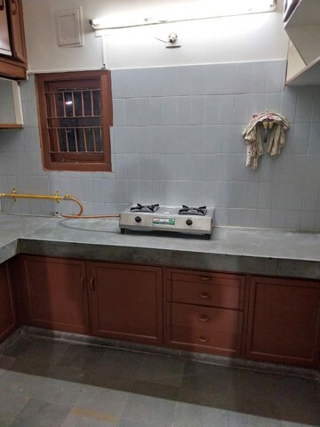 Furnished Amenities in 3 BHK Penthouse at Thaltej – for Rent