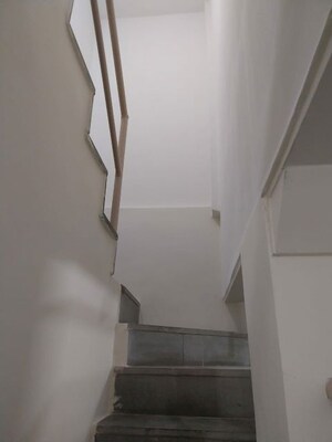 Furnished Amenities in 3 BHK Penthouse at Thaltej – for Rent