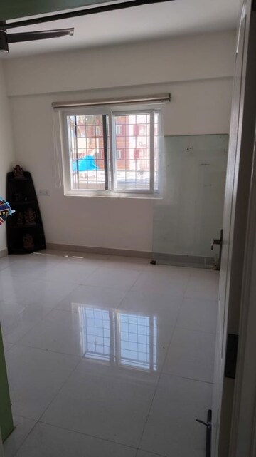Room in 3 BHK Apartment at Trendsquares Ambience, Thanisandra Main Road – for Rent