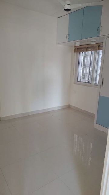 Room in 3 BHK Apartment at Trendsquares Ambience, Thanisandra Main Road – for Rent
