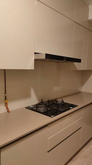 Furnished Amenities in 3 BHK Apartment at Hiranandani Highland, Powai – for Rent