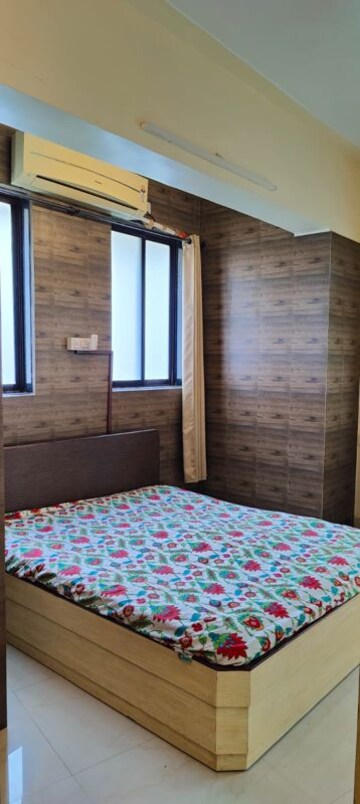 Room in 2 BHK Apartment at Navjivan Colony, Mahim – for Rent