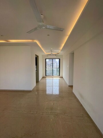 Room in 3 BHK Apartment at KK Elegance, Khar West – for Rent