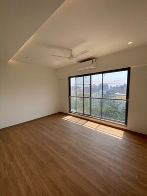 Room in 3 BHK Apartment at KK Elegance, Khar West – for Rent