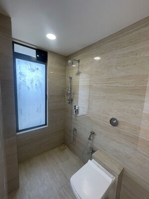 Room in 3 BHK Apartment at KK Elegance, Khar West – for Rent