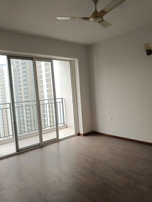 Room in 2 BHK Apartment at Godrej Woods, Sector 43 – for Rent