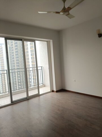 Room in 2 BHK Apartment at Godrej Woods, Sector 43 – for Rent