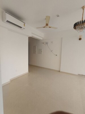 Room in 2 BHK Apartment at Godrej Woods, Sector 43 – for Rent