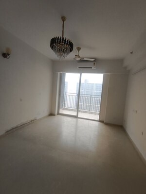 Room in 2 BHK Apartment at Godrej Woods, Sector 43 – for Rent