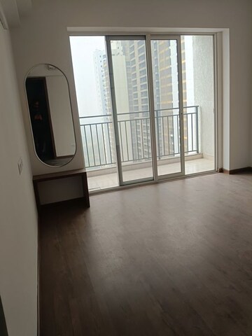 Room in 2 BHK Apartment at Godrej Woods, Sector 43 – for Rent