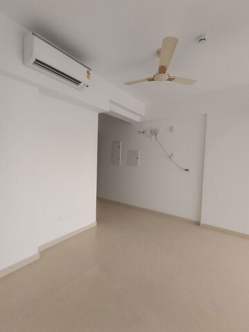 Room in 2 BHK Apartment at Godrej Woods, Sector 43 – for Rent