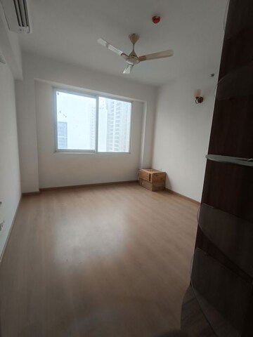 Room in 2 BHK Apartment at Godrej Woods, Sector 43 – for Rent