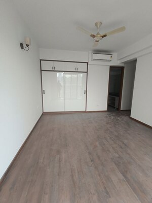 Room in 2 BHK Apartment at Godrej Woods, Sector 43 – for Rent