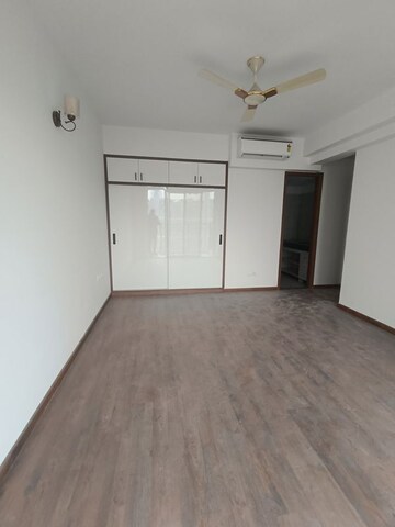 Room in 2 BHK Apartment at Godrej Woods, Sector 43 – for Rent