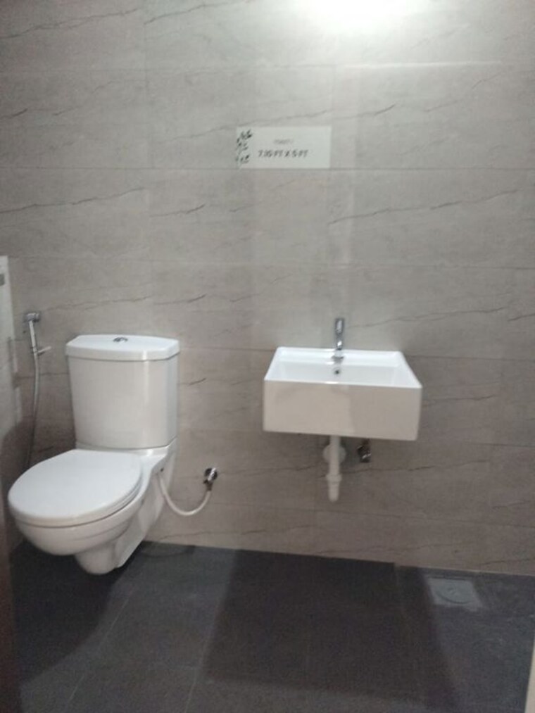 Bathroom, kwality-vrindavan-heights 2.5 Bedroom 1000 Sq.Ft. Apartment In Hadapsar Pune 10065166