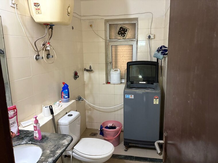 Bathroom, bptp-park-grandeura 2 Bedroom 1342 Sq.Ft. Apartment In Sector 82 Faridabad 10065204