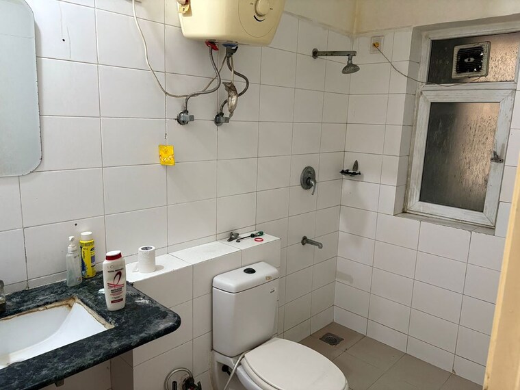 Bathroom, bptp-park-grandeura 2 Bedroom 1342 Sq.Ft. Apartment In Sector 82 Faridabad 10065204
