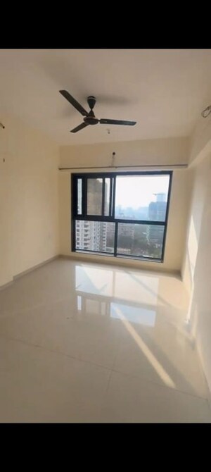Room in 3 BHK Apartment at Kalpataru Radiance, Goregaon West – for Rent