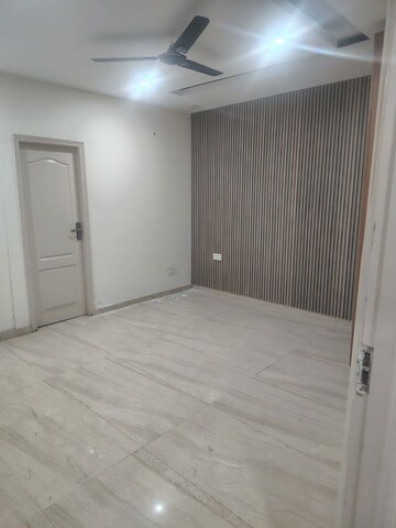 Room in 4 BHK Penthouse at Pir Machalla – for Sale