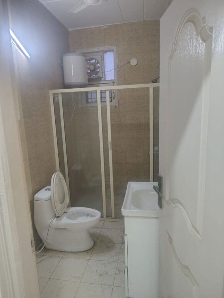Bathroom, pir machalla 4 Bedroom 3000 Sq.Ft. Penthouse In Pir Machalla Zirakpur 10065262