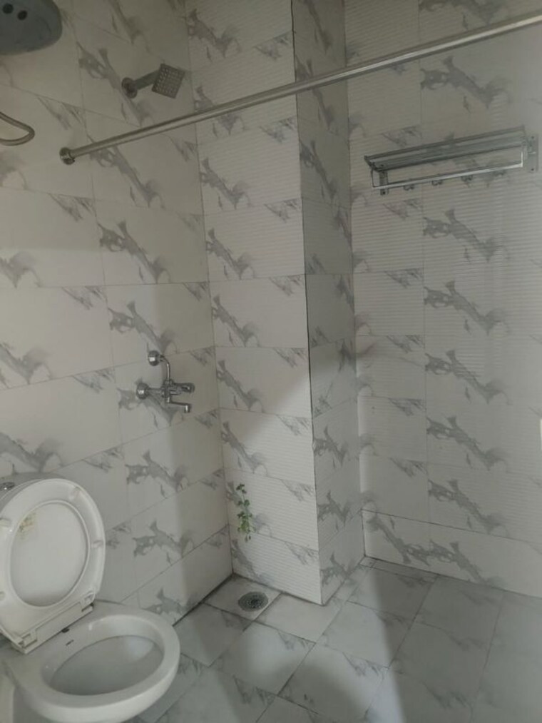 Bathroom, pir machalla 4 Bedroom 3000 Sq.Ft. Penthouse In Pir Machalla Zirakpur 10065262