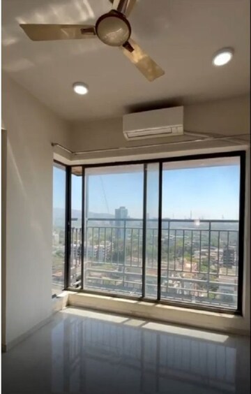 Bedroom in 3.5 BHK Apartment at Chembur – for Rent