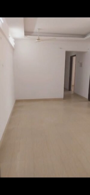 Room in 2 BHK Apartment at HDIL Metropolis Residences, Andheri West – for Rent