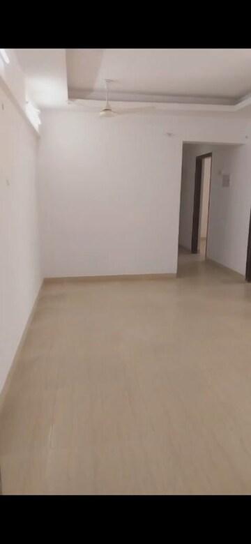 Room in 2 BHK Apartment at HDIL Metropolis Residences, Andheri West – for Rent
