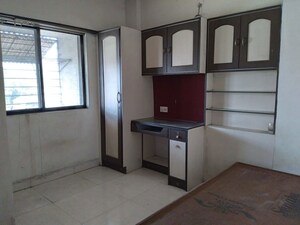 Room in 2 BHK Apartment at Sanpada – for Sale