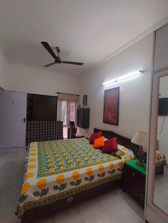 StudioApartment For Rent in Defence Colony