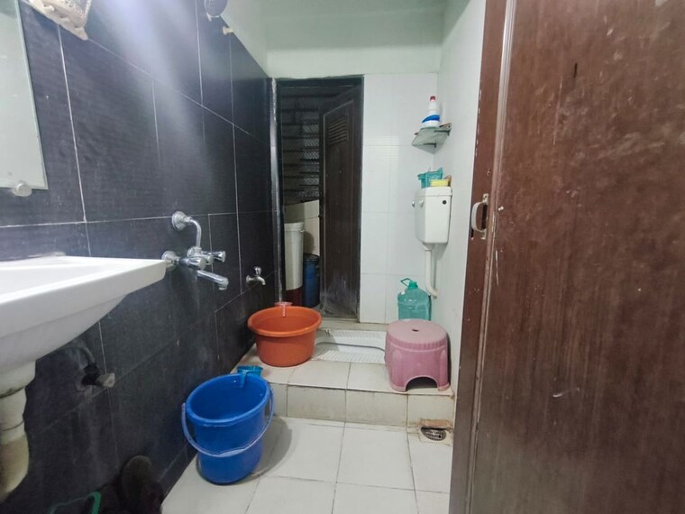Bathroom, everest-country-side 1 Bedroom 400 Sq.Ft. Apartment In Kasarvadavali Thane 10065551