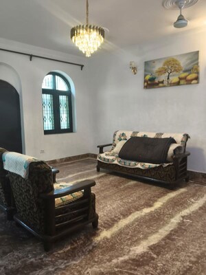 Living Room in 1 BHK Builder Floor at RWA Apartments Sector 41, Sector 41 – for Rent