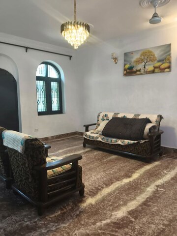 Living Room in 1 BHK Builder Floor at RWA Apartments Sector 41, Sector 41 – for Rent