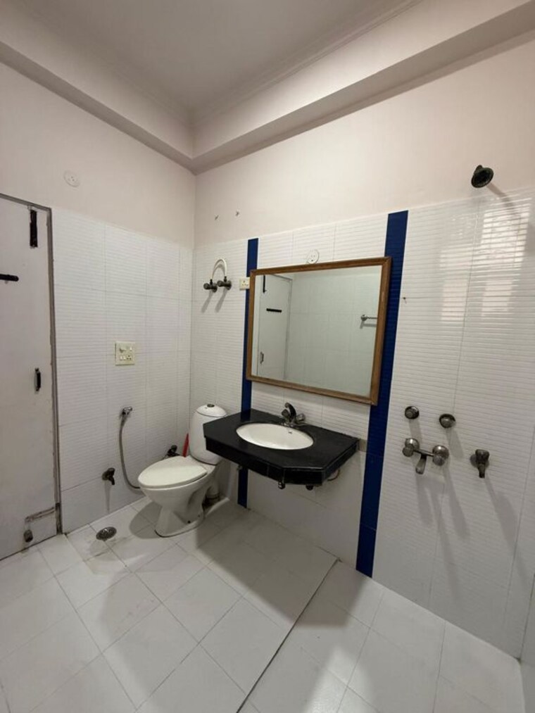 Master Bedroom, tulip-mall 3 Bedroom 200 Sq.Mt. Builder Floor In Sector 46 Noida 10065609