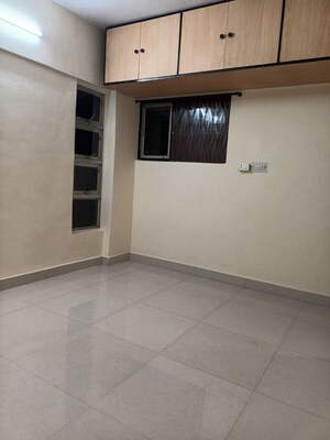 Room in 1 BHK Apartment at Lok Darshan, Andheri East – for Rent