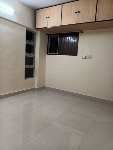 Room in 1 BHK Apartment at Lok Darshan, Andheri East – for Rent