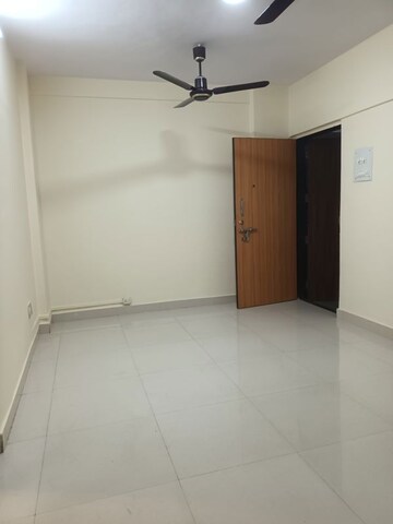 Room in 1 BHK Apartment at Lok Darshan, Andheri East – for Rent